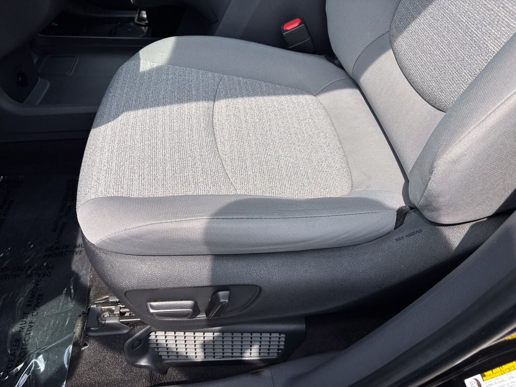 2022 Toyota Sienna LE 8 Passenger