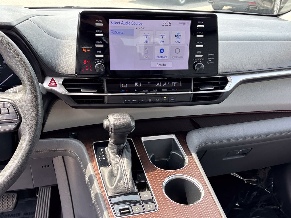 2022 Toyota Sienna LE 8 Passenger
