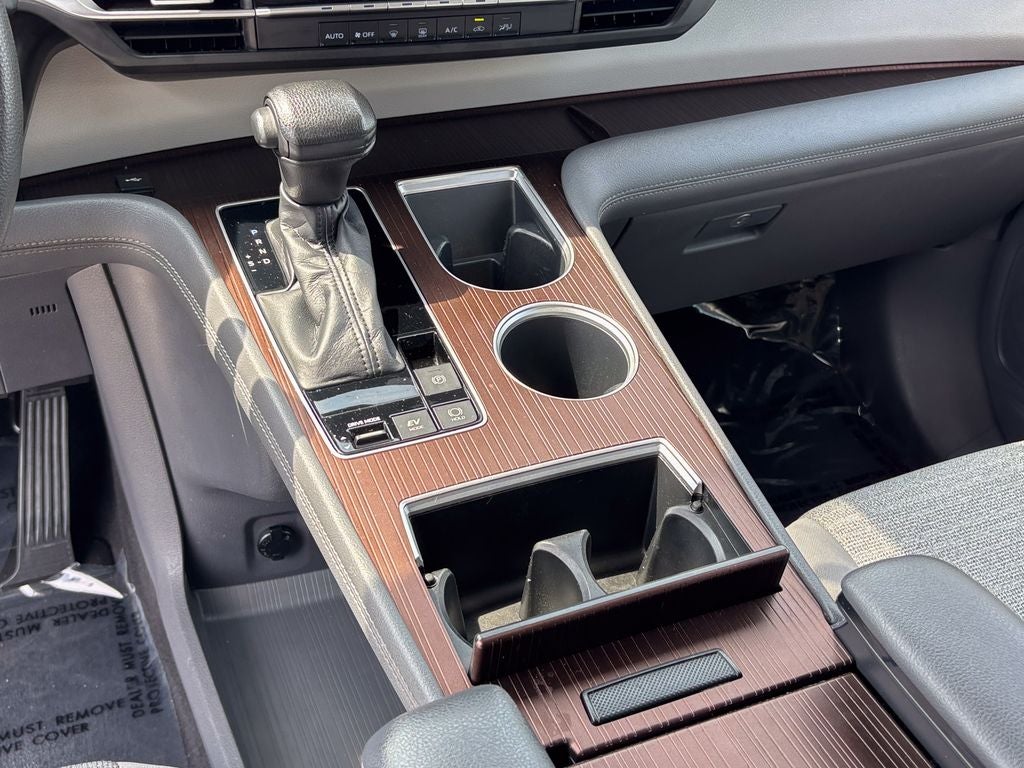 2022 Toyota Sienna LE 8 Passenger