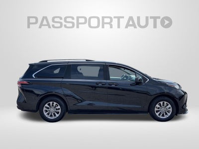 2022 Toyota Sienna LE 8 Passenger