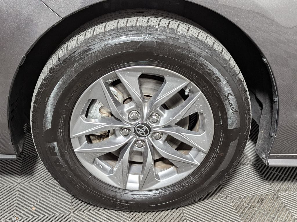 2024 Toyota Sienna XLE 8 Passenger