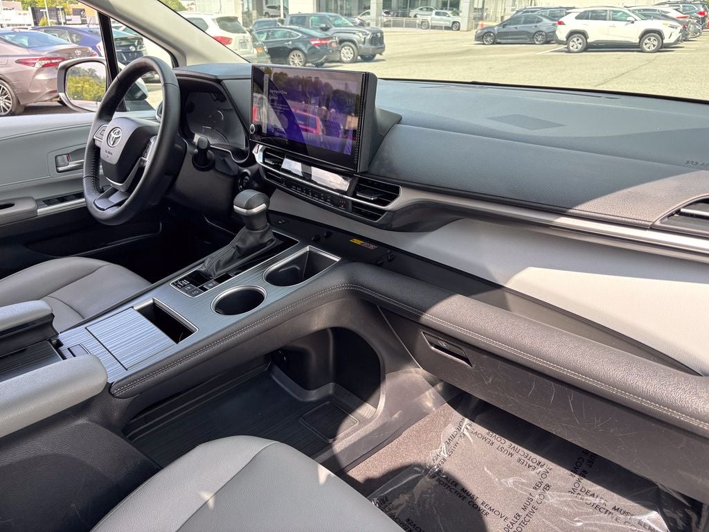 2026 Toyota Sienna XLE 8 Passenger