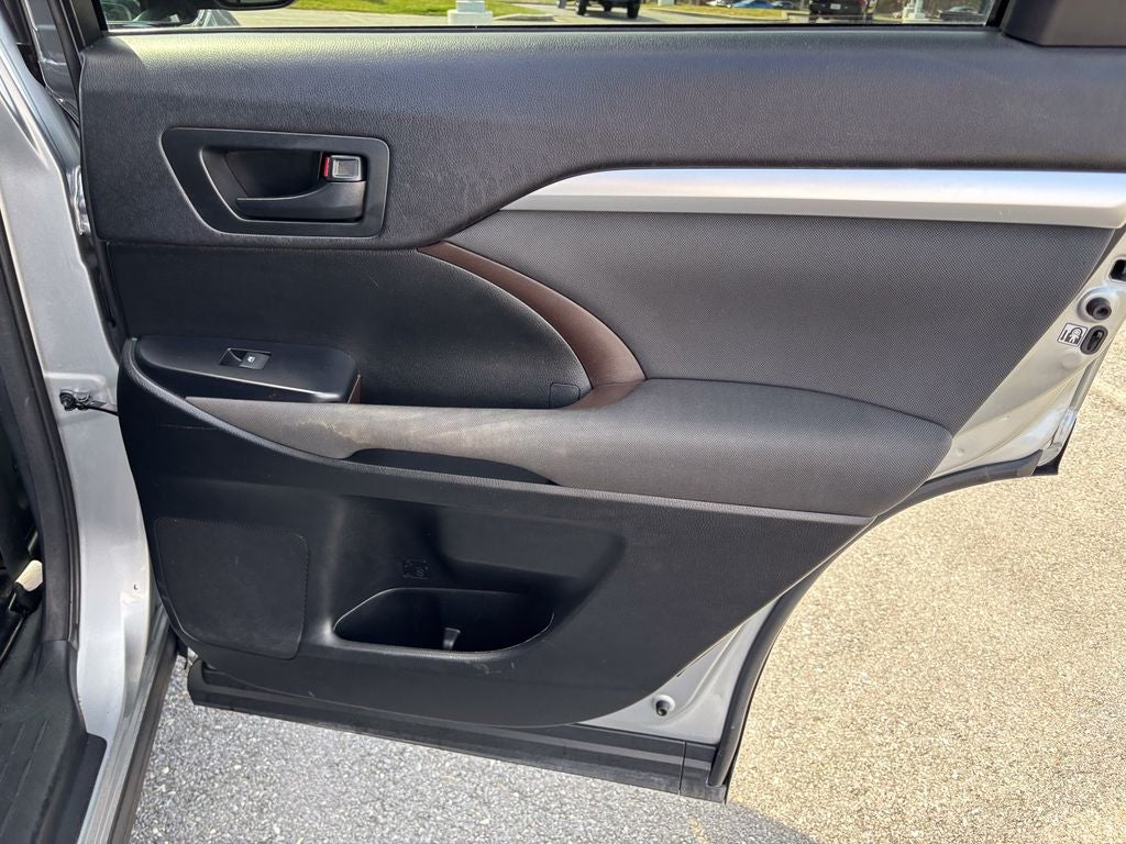 2016 Toyota Highlander LE