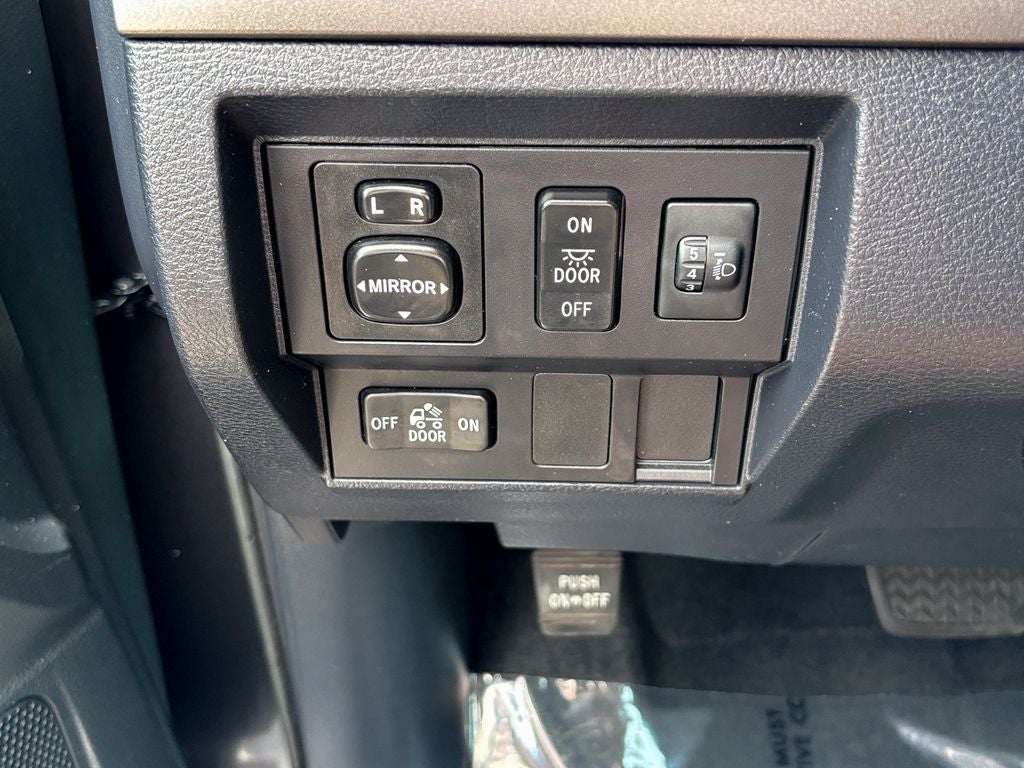 2017 Toyota Tundra SR5 4.6L V8